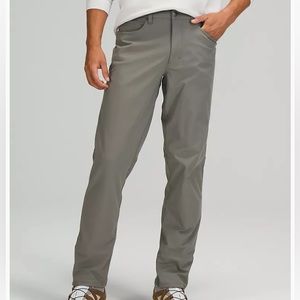 Lululemon ABC Classic-Fit Pant 30"
Warpstreme in Grey Sage